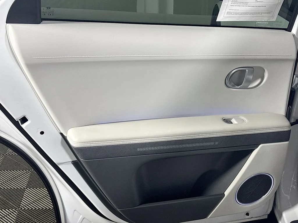 Used 2023 White Hyundai SEL image 19