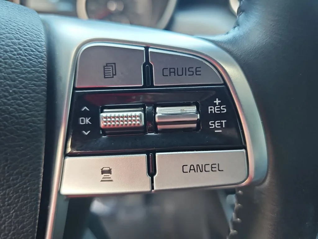 Used 2022 White Kia S image 19