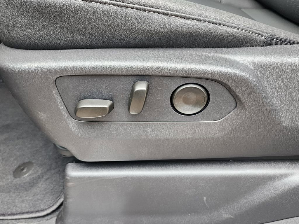 2026 GMC Sierra 1500 SLT - Photo 19