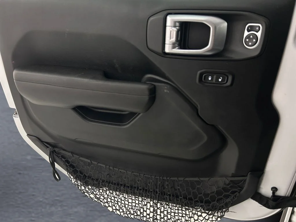 Used 2018 White Jeep Unlimited Rubicon image 12
