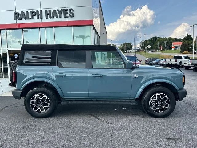 Used 2022  Ford Outer Banks image 2