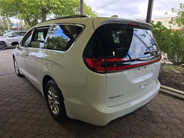Used 2022 White Chrysler Touring L image 3