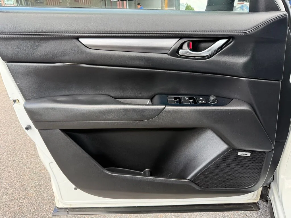 Used 2017 White Mazda Touring image 23