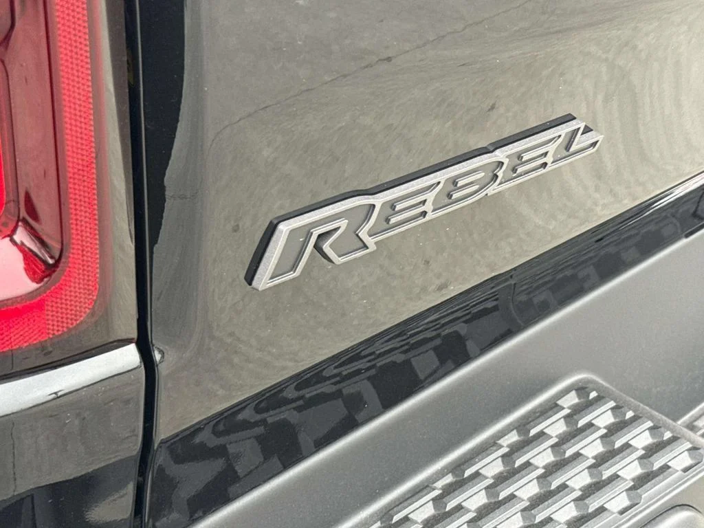 New 2026 Diamond Black Crystal Pearl-Coat Exterior Paint RAM Rebel image 6