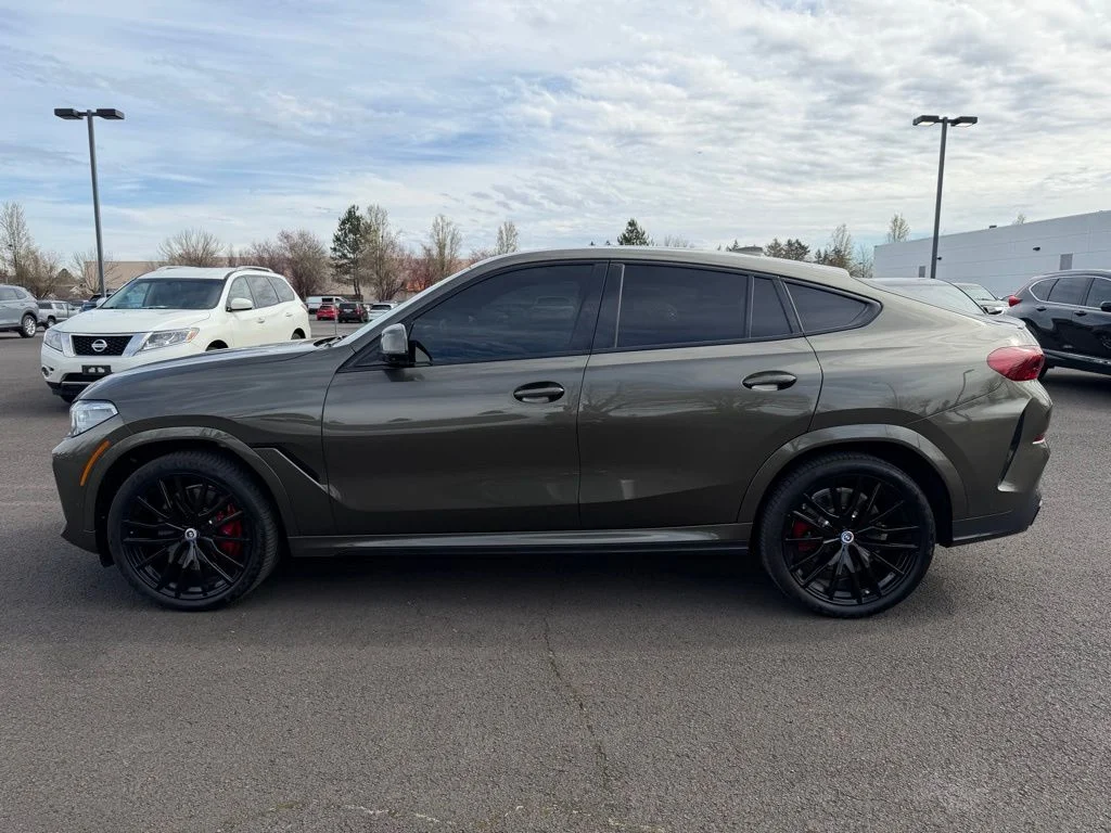 Used 2022 Manhattan Green Metallic BMW M50i image 5