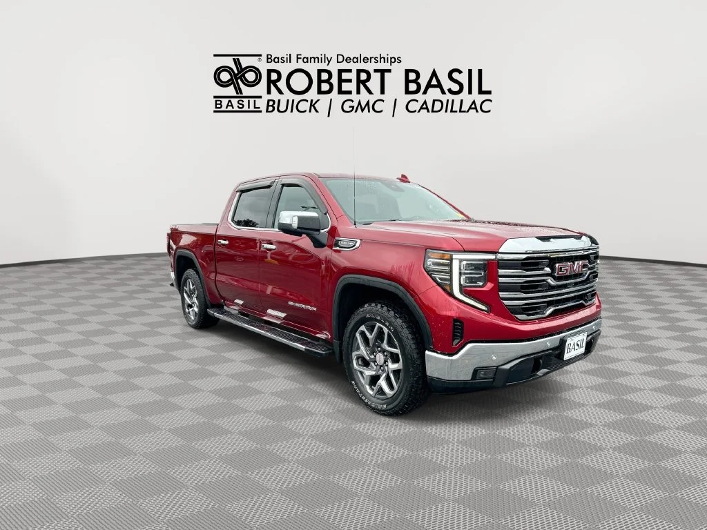 Used 2022 CAYENNE RED TINTCOAT GMC SLT image 2