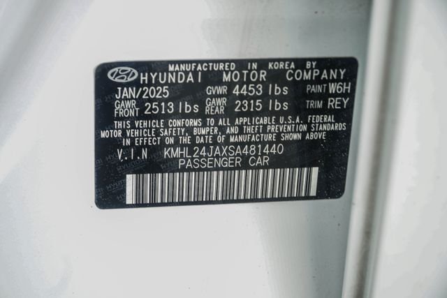 Certified Used 2025 White Hyundai SE image 40
