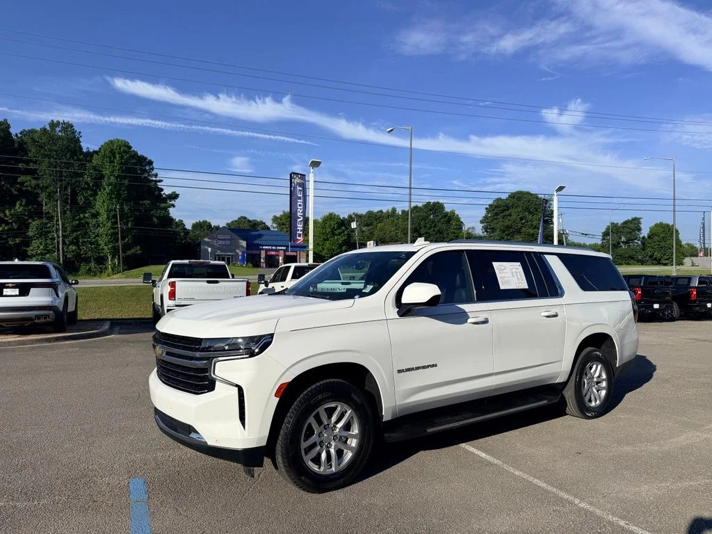 Used 2022 Summit White Chevrolet LT image 2