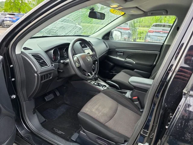 Used 2019 Labrador Black Metallic Mitsubishi 2.0 SE image 14