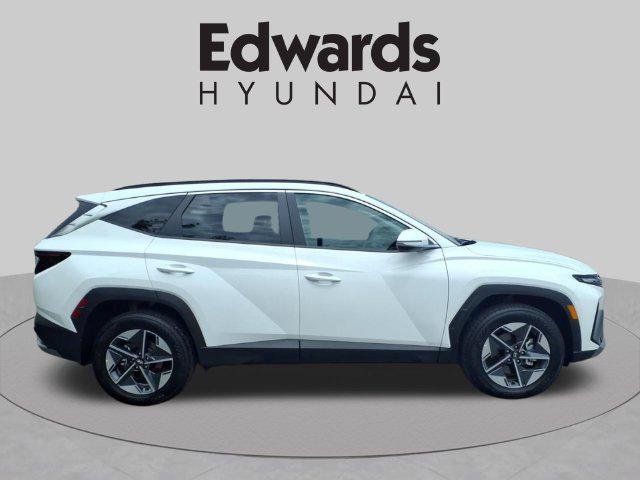New 2026 White Hyundai SEL Premium AWD image 4