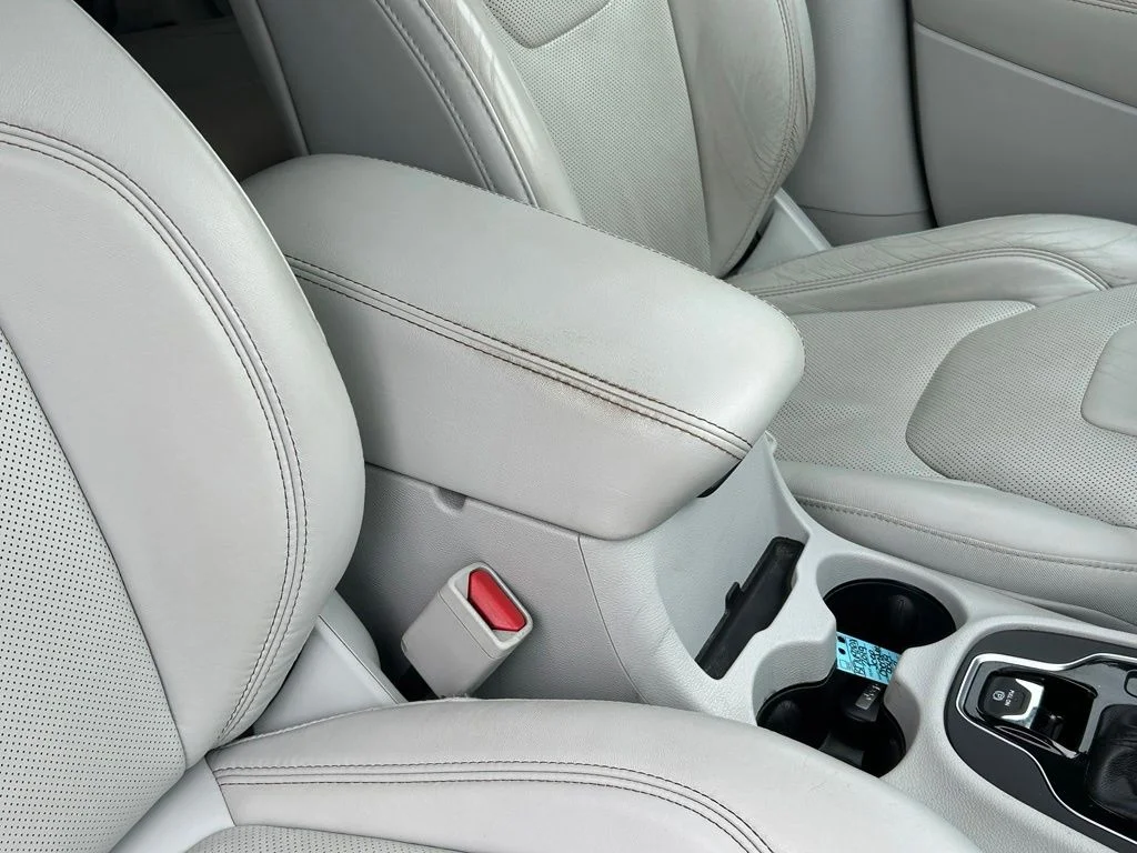 Used 2019 Red Jeep Limited image 39