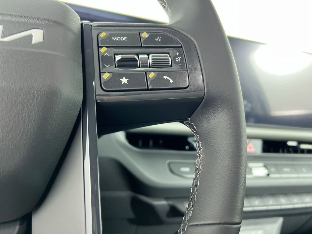 New 2027 Snow White Pearl Kia S image 17