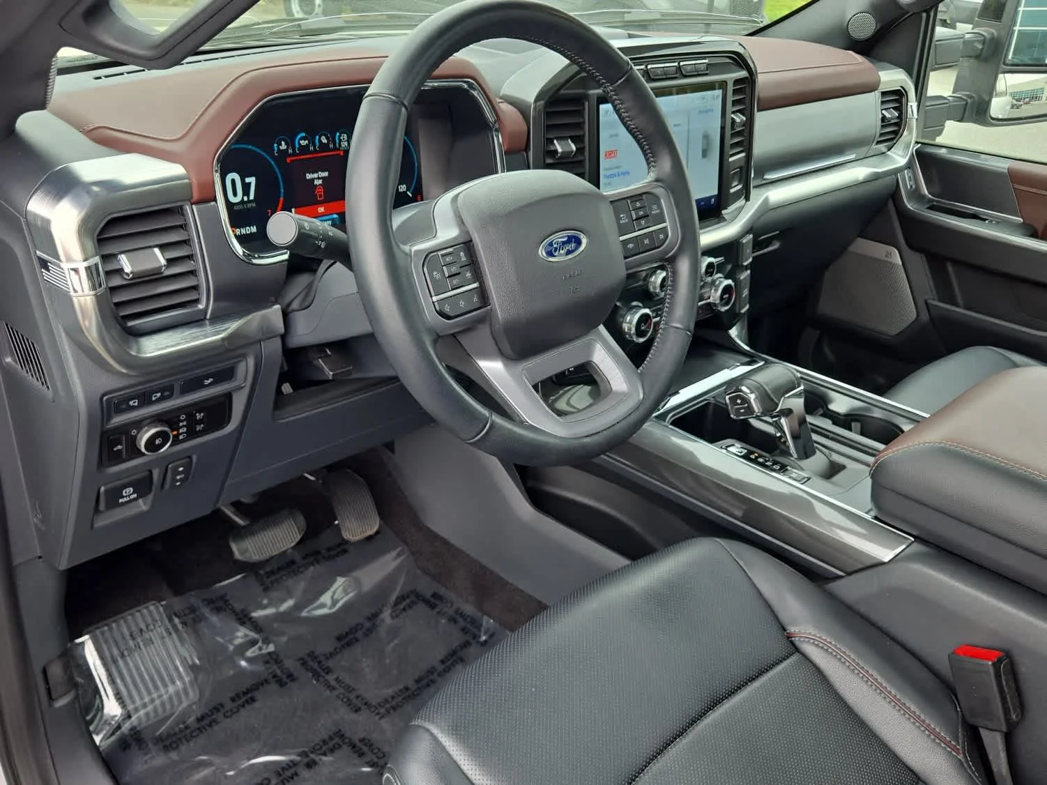 Certified Used 2023 Oxford White Ford LARIAT image 11