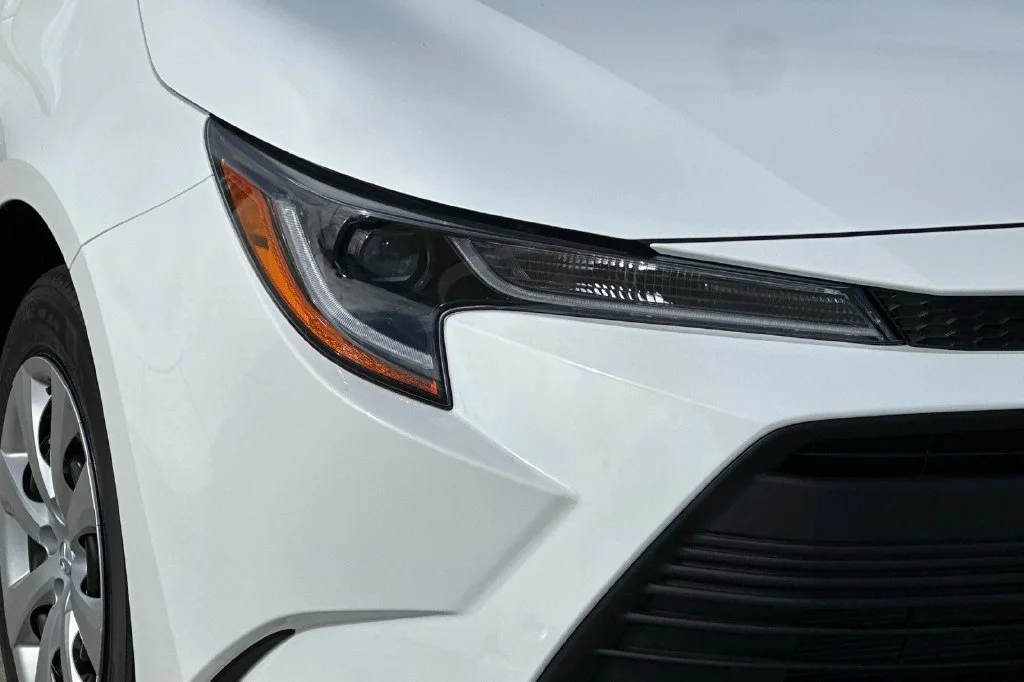 New 2027 Ice Cap Toyota  LE image 28