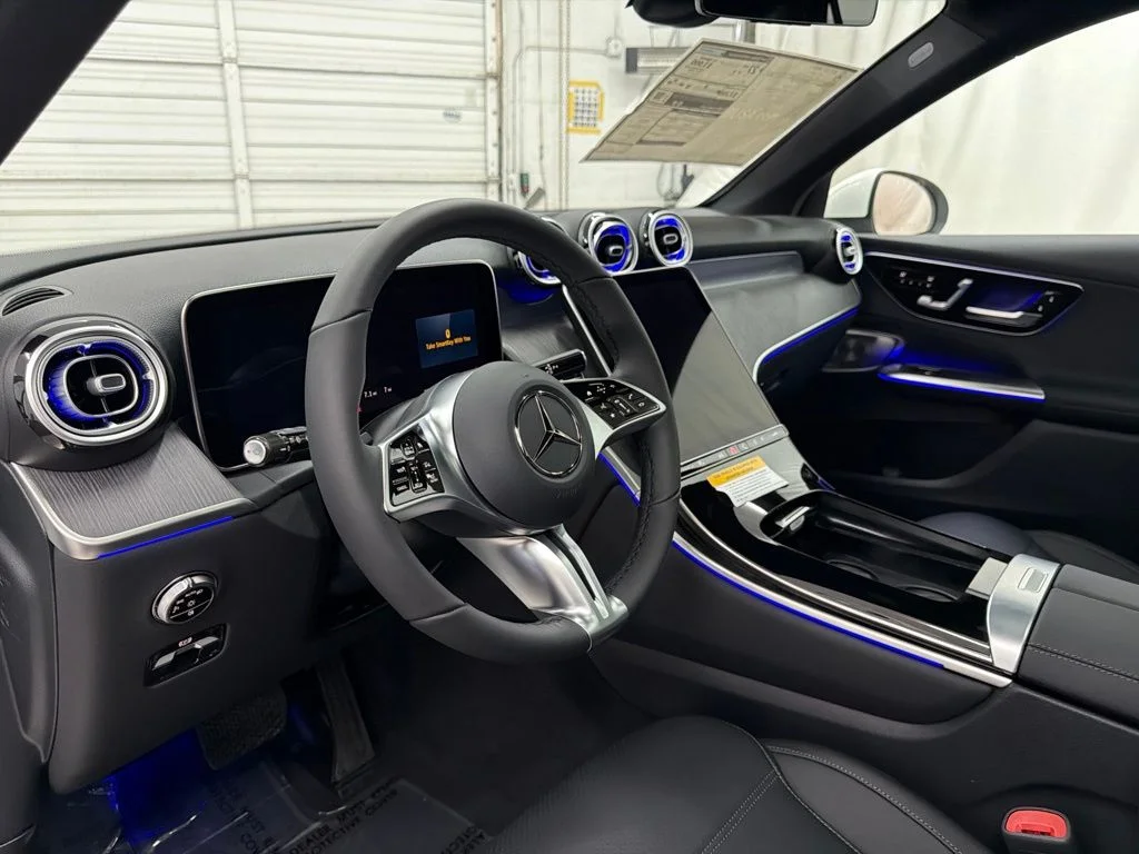 New 2027 White Mercedes-Benz GLC 300 image 13