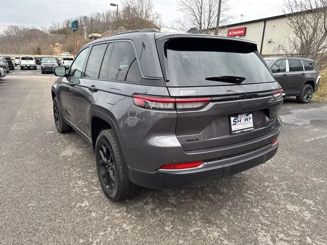 Used 2026 Gray Jeep Altitude image 5