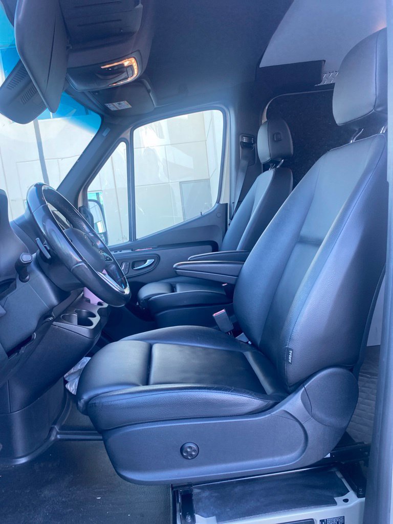 Used 2024  Mercedes-Benz Cargo 144 WB image 6