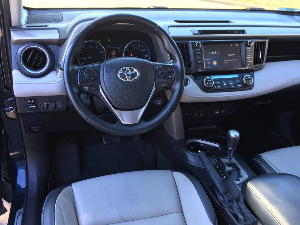 Used 2017 Blue Toyota Platinum image 24