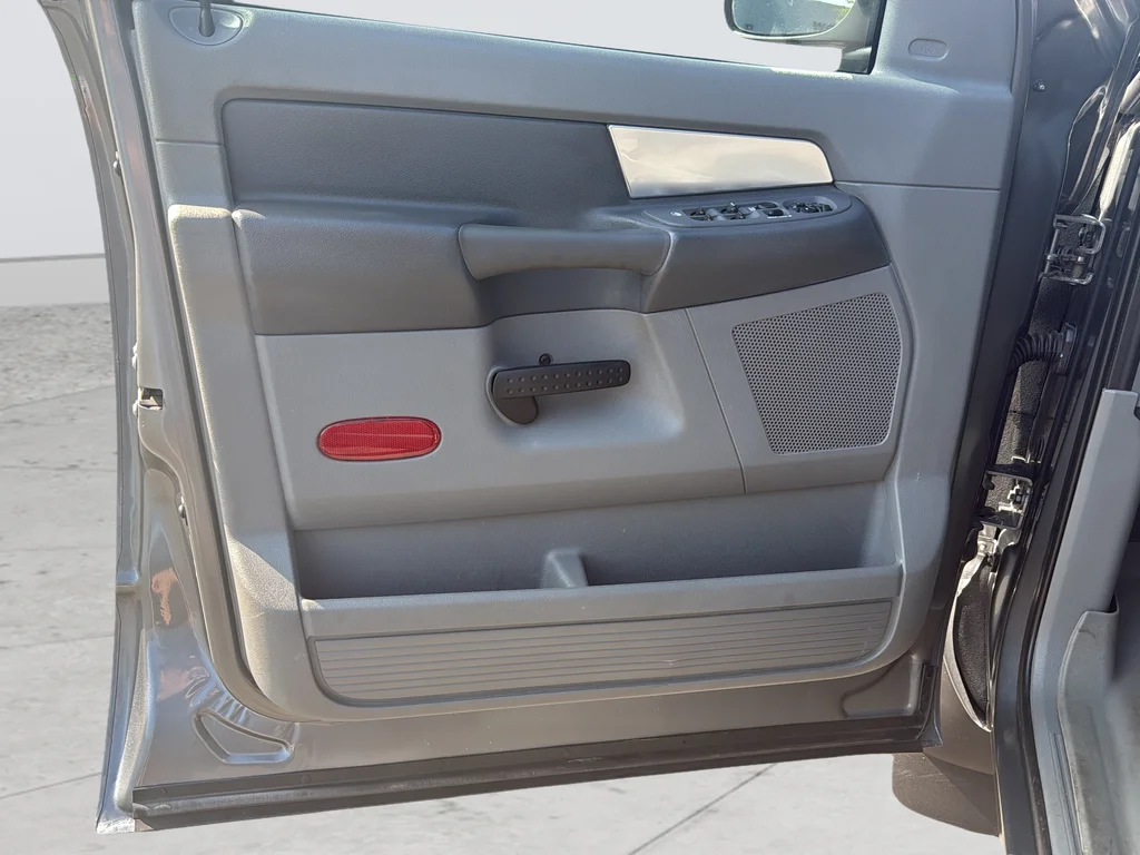 Used 2008 Gray Dodge SLT image 19
