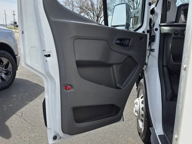 New 2025 Oxford White Ford Cutaway image 27
