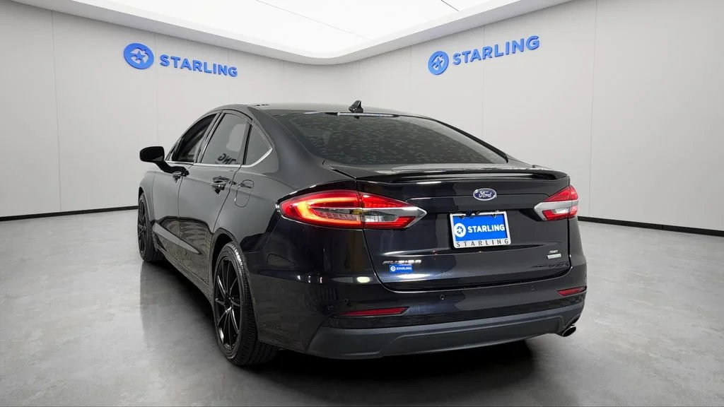 Used 2019  Ford SE image 6