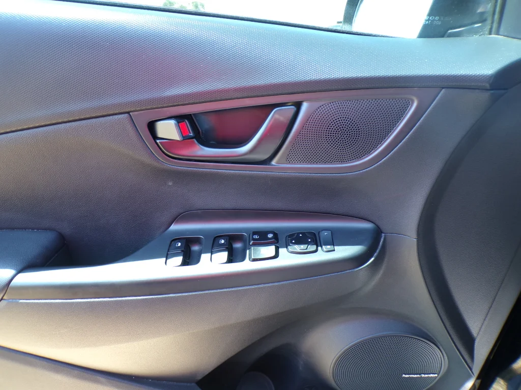 Used 2022 Ultra Black Hyundai Base image 15