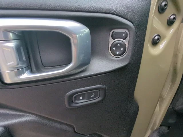 Used 2025 Green Jeep Rubicon image 12