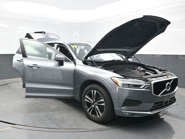 Used 2019 Gray Volvo T6 Momentum image 50