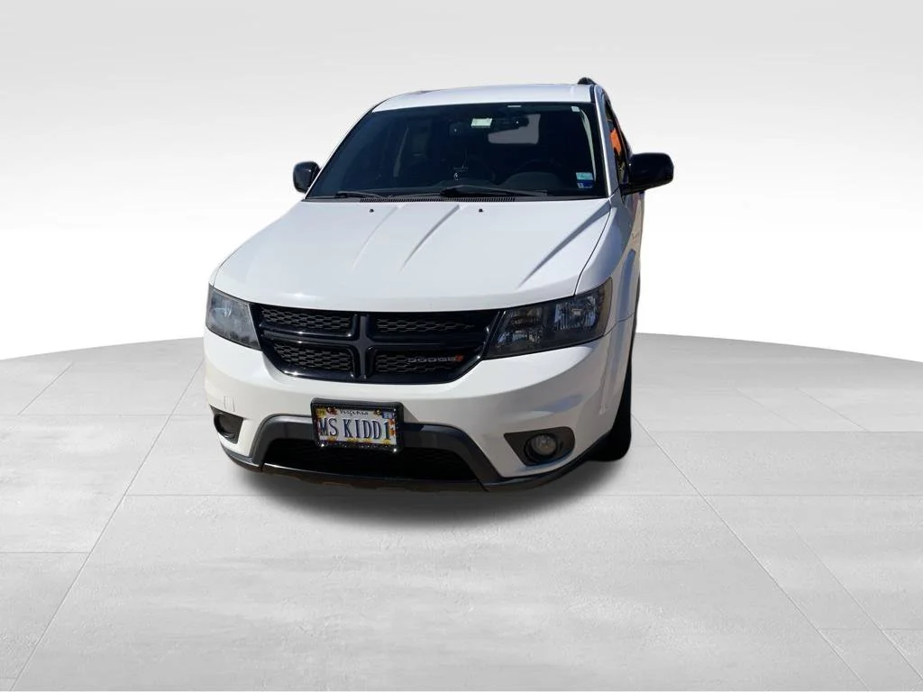 Used 2017 White Dodge SXT image 5