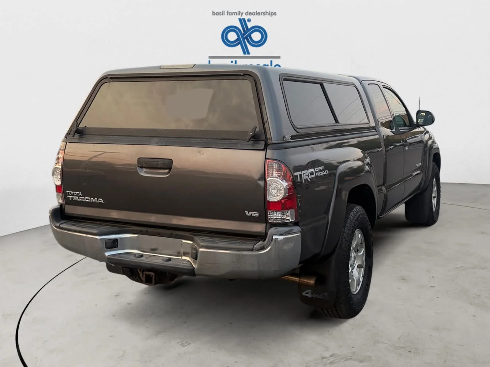 Used 2013 Magnetic Gray Metallic Toyota  image 7