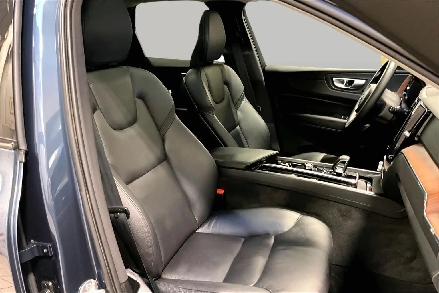 Used 2024 Denim Blue Volvo Plus image 8