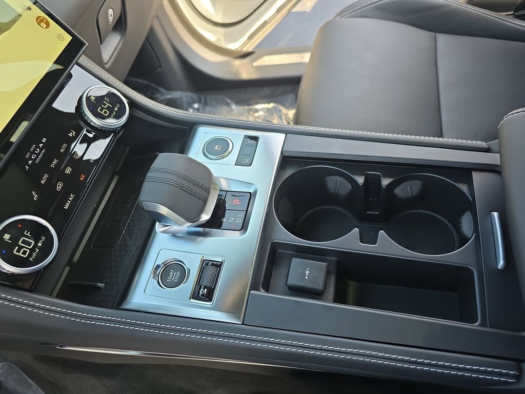 2026 Jaguar F-Pace R-Dynamic S - Photo 32