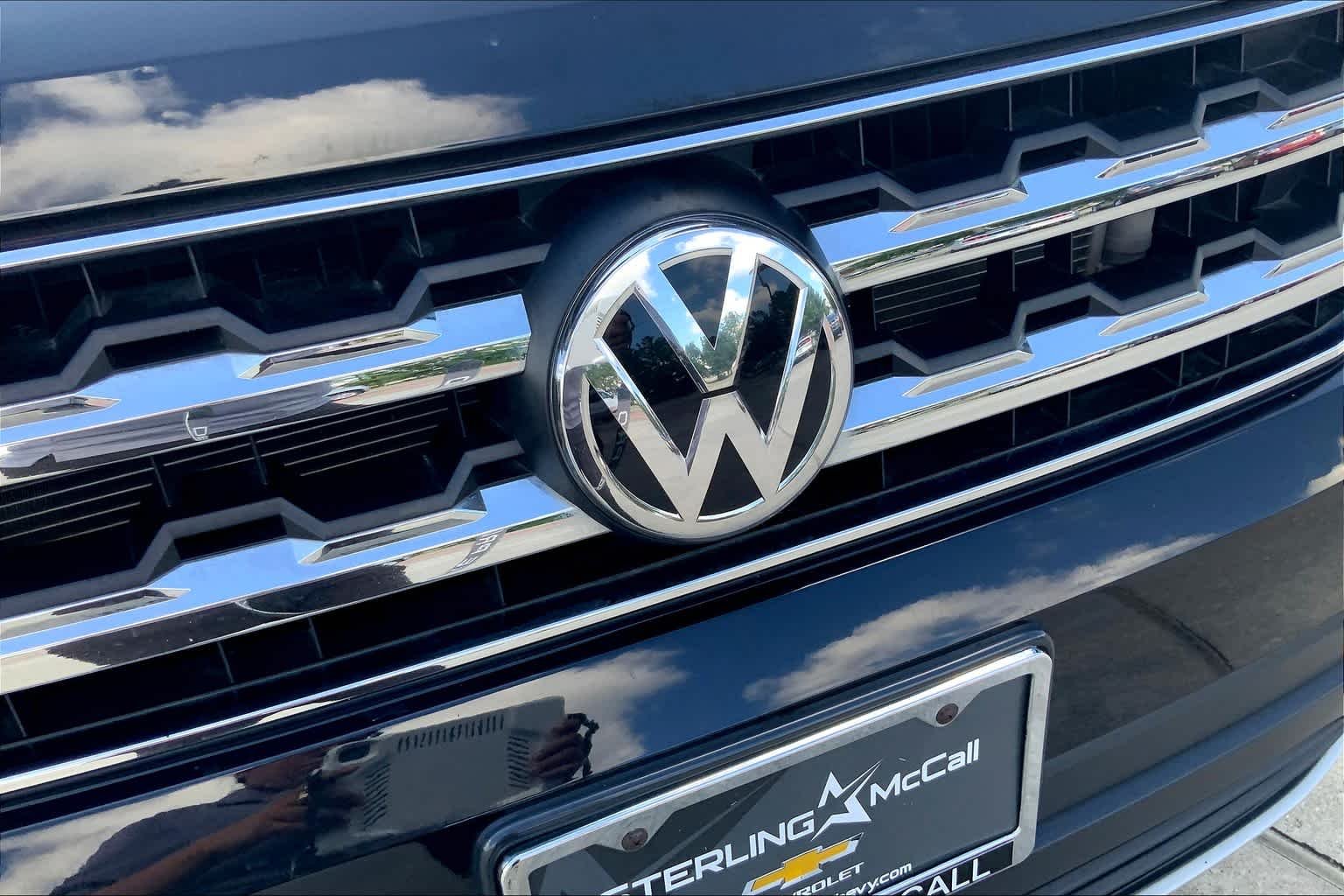Used 2018 Deep Black Pearl Volkswagen 3.6L V6 SE w/Technology image 29