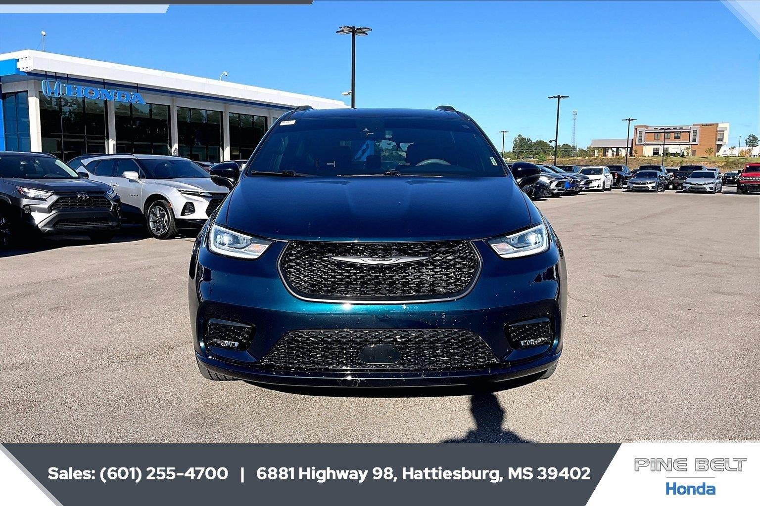 Used 2023 Fathom Blue Pearlcoat Chrysler Touring L image 5