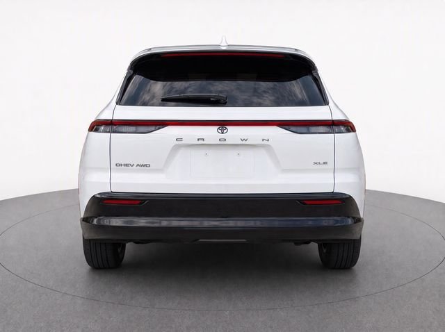 Used 2025 White Toyota XLE image 7