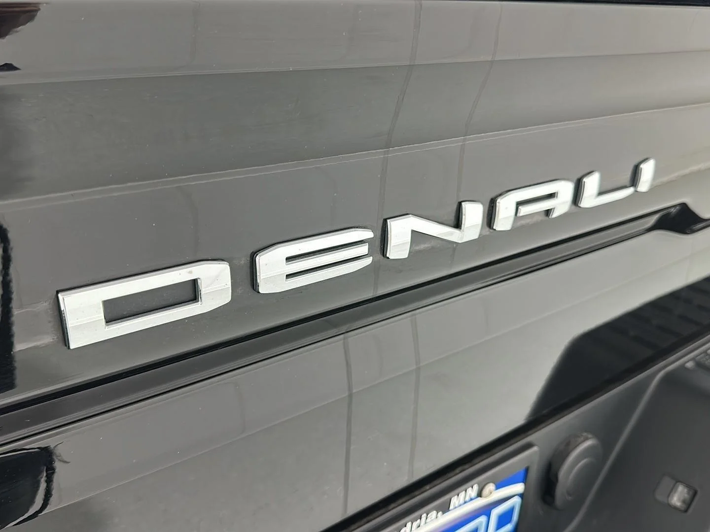 Used 2022 Onyx Black GMC Denali image 32