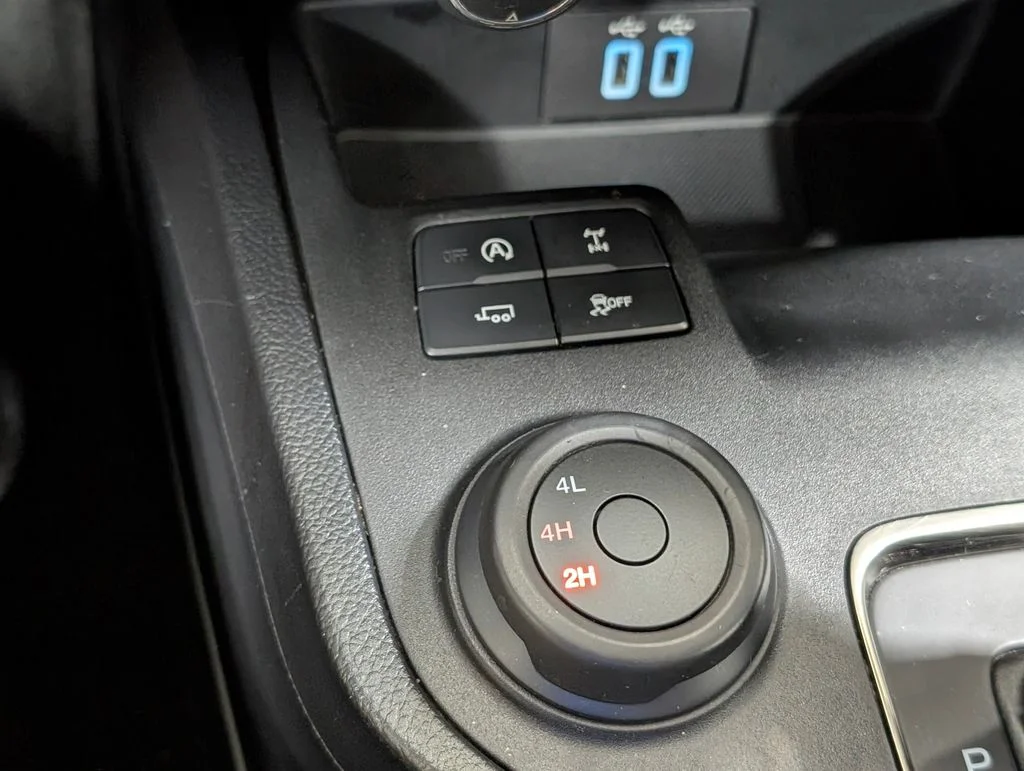 Used 2020 Shadow Black Ford XLT image 9