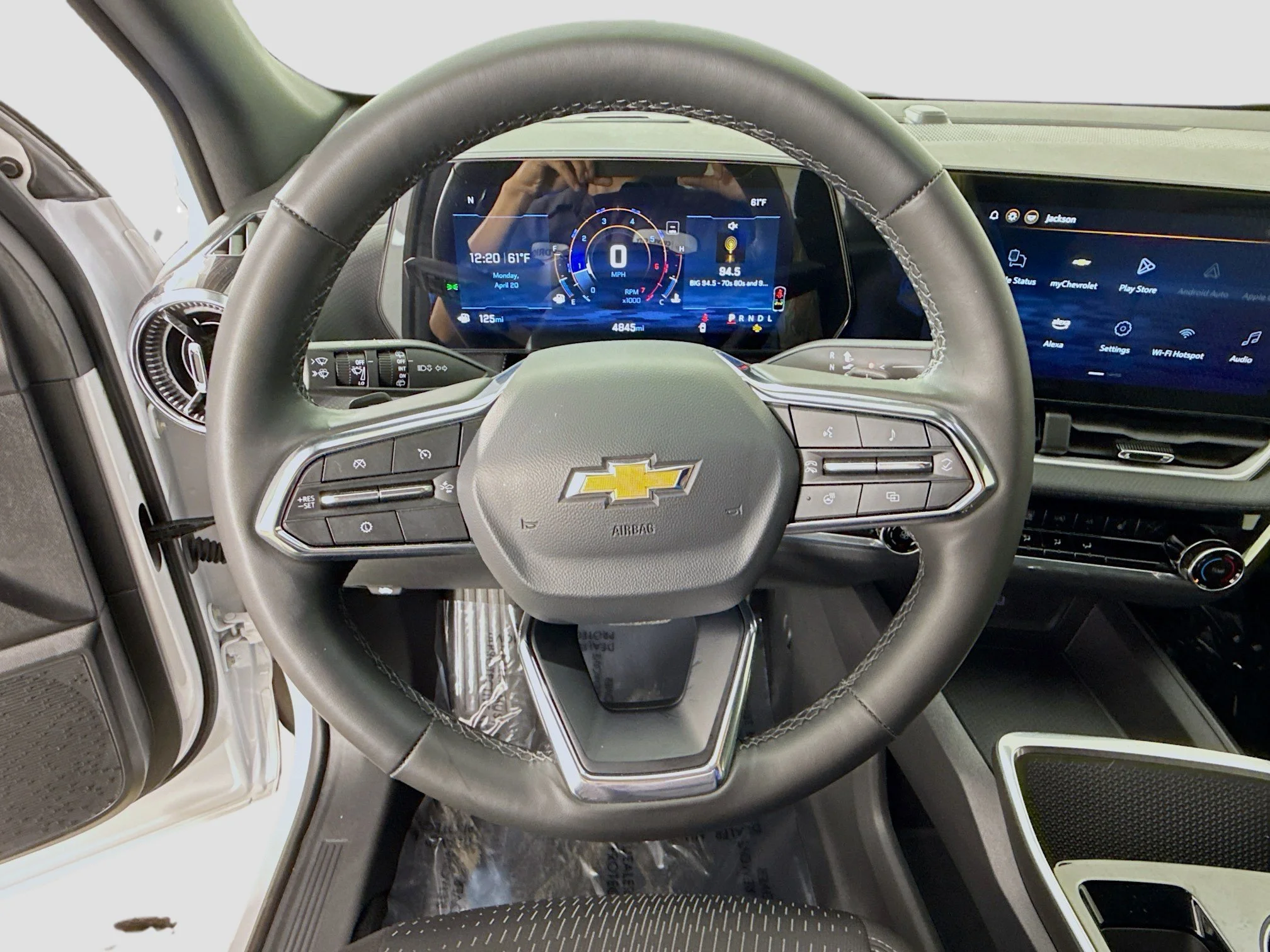 Used 2025 Summit White Chevrolet LT image 13