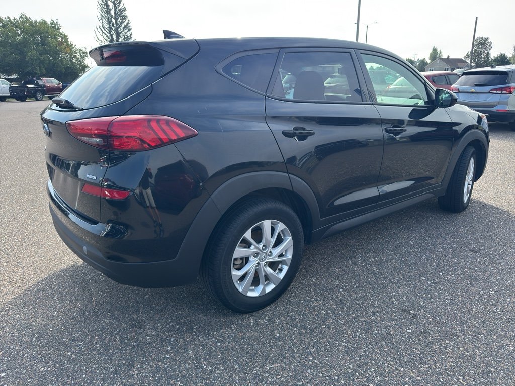 Used 2019 Black Noir Pearl Hyundai SE image 6