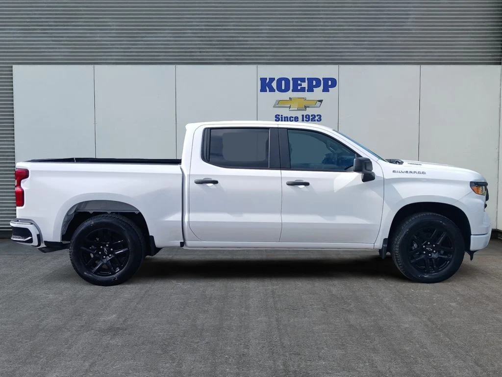 New 2026 Summit White Chevrolet Custom image 6