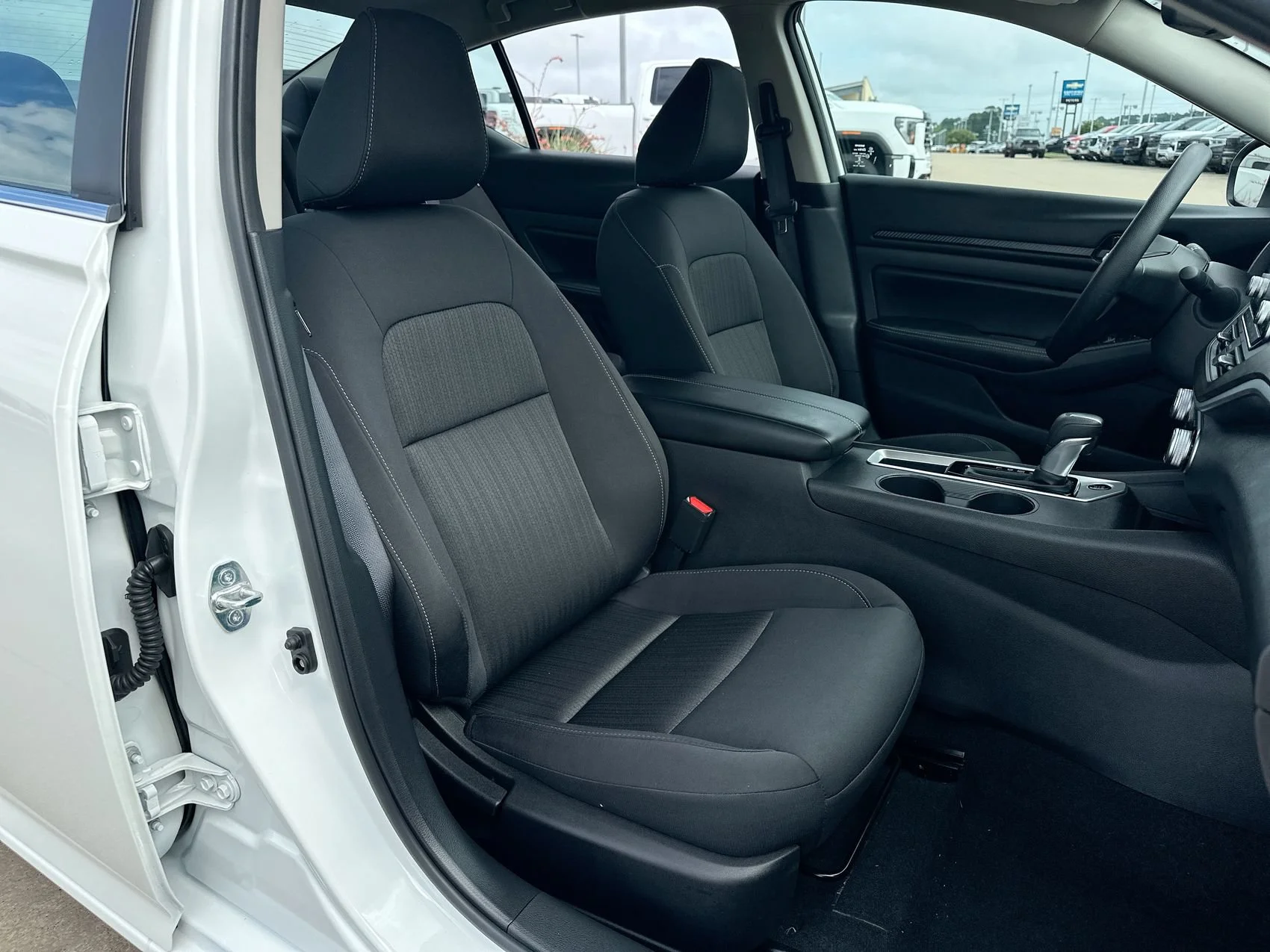 Used 2026 Glacier White Nissan SV image 23