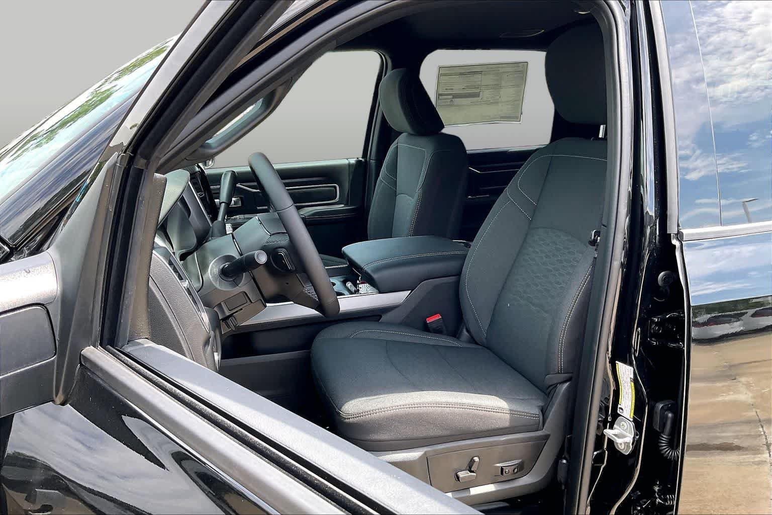 New 2026 Diamond Black Crystal Pearl-Coat Exterior Paint RAM Big Horn image 9
