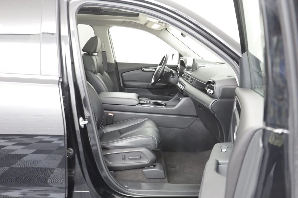 Used 2024 Crystal Black Pearl Honda Touring image 19