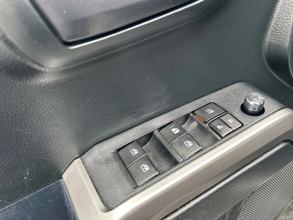 Used 2017 Silver Toyota SR5 image 11