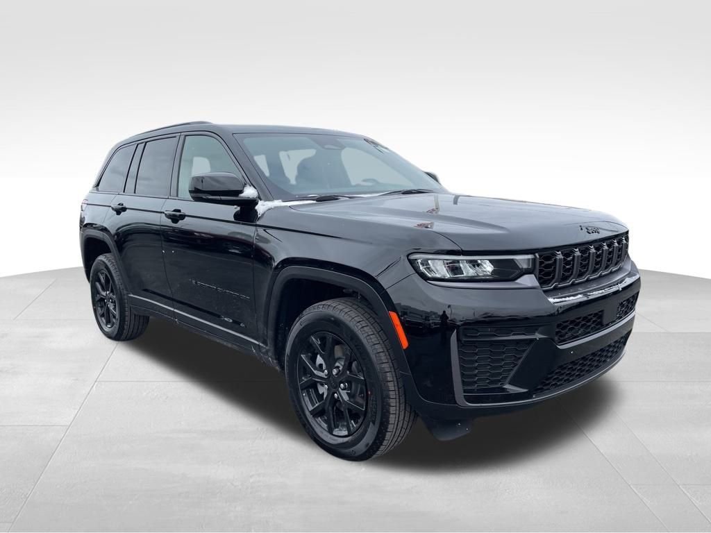 New 2026 Diamond Black Crystal Pearl-Coat Exterior Paint Jeep Altitude image 7