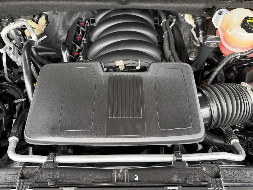Used 2025 White Chevrolet LT image 29