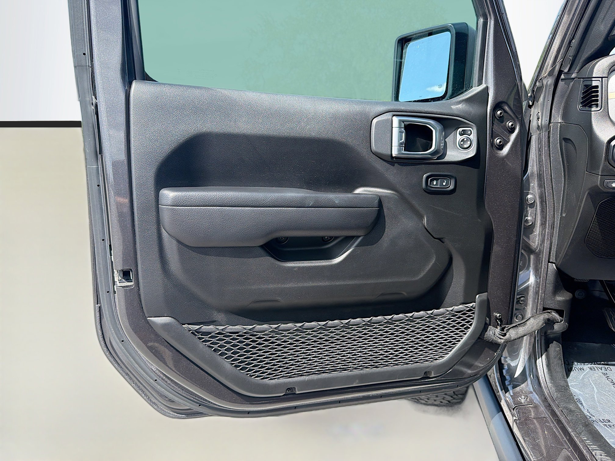 Used 2024 Granite Crystal Metallic Clearcoat Jeep Willys image 21