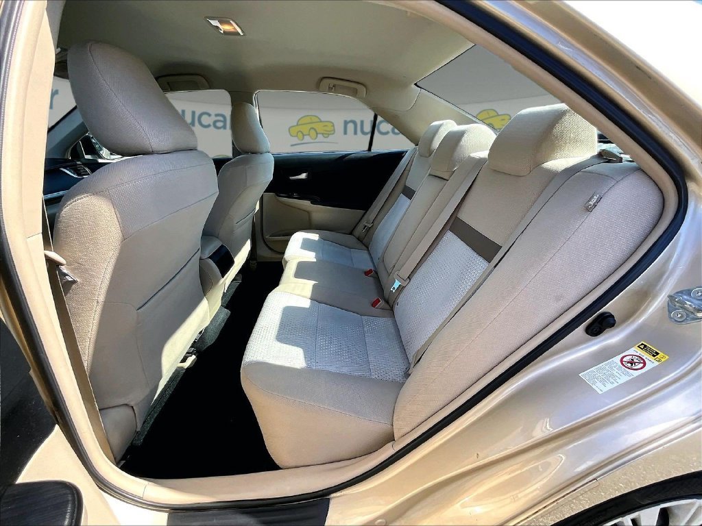 Used 2012  Toyota LE image 15