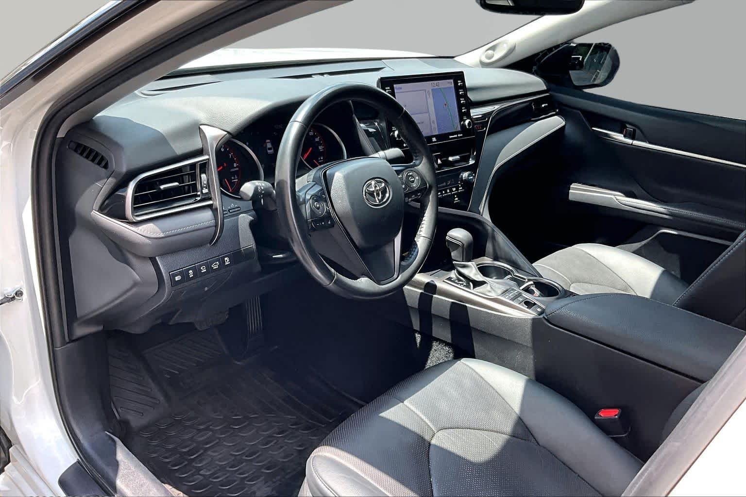 Used 2024 Wind Chill Pearl/Midnight Black Metallic Toyota XSE V6 image 18