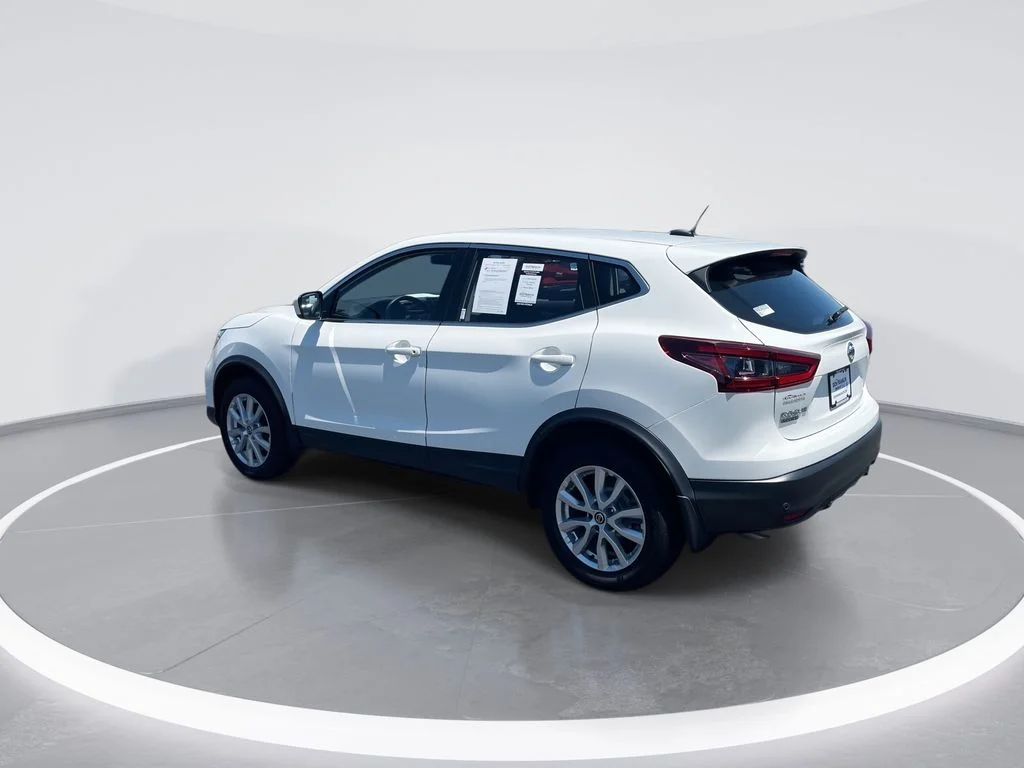 Used 2022 White Nissan S image 6